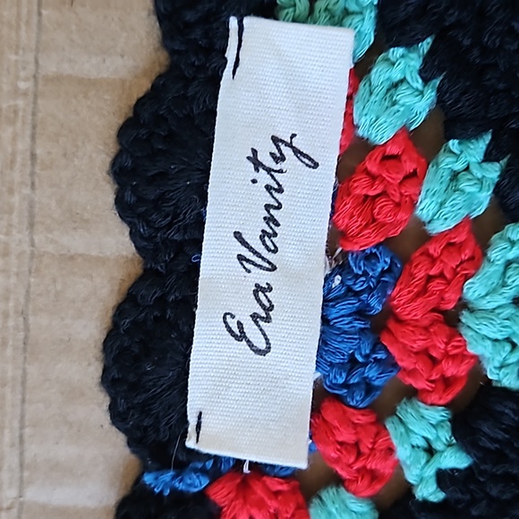 Era Vanity granny square crochet crop halter top - Picture 5 of 8